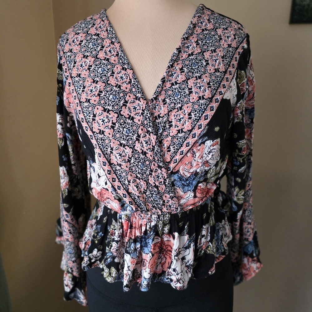 Angie‎ Floral Print Peplum Blouse - Size Medium